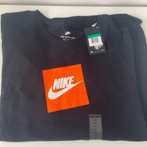 NEW! Men’s Nike box logo Tee Long Sleeve Size XL